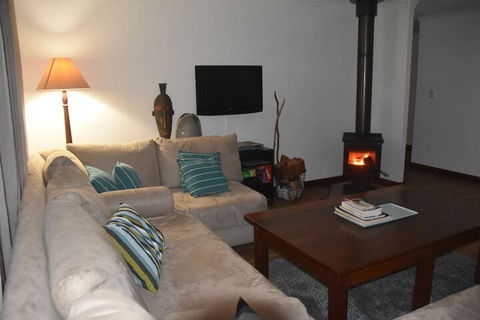The Lodge Mapleton Falls - Getaway Accommodation 1