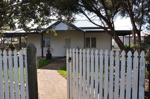 Girraween House - Getaway Accommodation 3