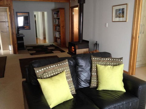 Girraween House - Getaway Accommodation 6
