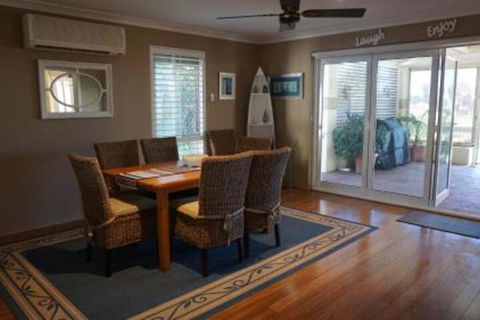 Holiday House - Getaway Accommodation 2