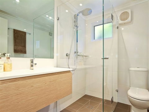 Tennis Elbow - Getaway Accommodation 1