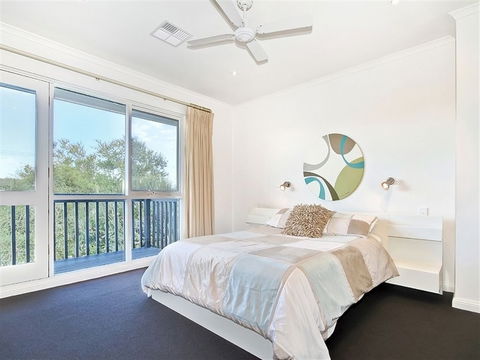 Tennis Elbow - Getaway Accommodation 6