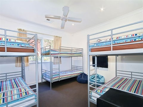Tennis Elbow - Getaway Accommodation 4