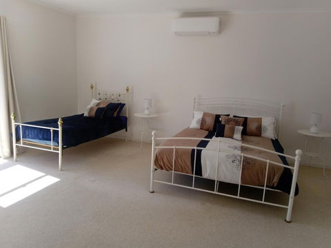 Hilltop Escape B&B - Getaway Accommodation 4