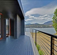 Amazing Unique Five-Star Waterfront Retreat - Getaway Accommodation