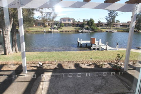 Waterfront On Sandpiper - Getaway Accommodation 7
