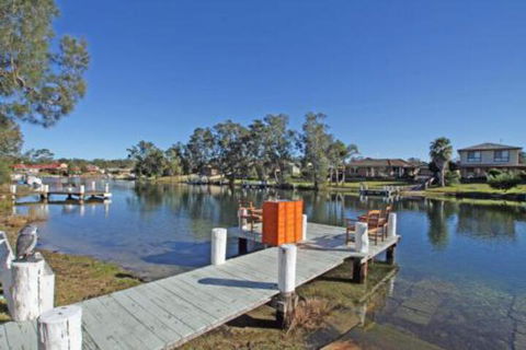 Waterfront On Sandpiper - Getaway Accommodation 0