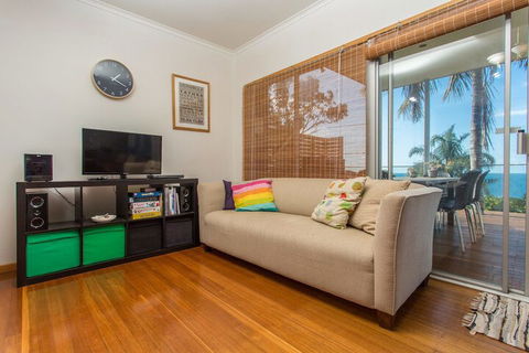 Pambula Family Beach House - Getaway Accommodation 4