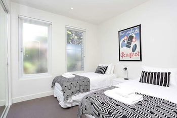 Brighton Beach Bayside Beauty - Getaway Accommodation 0