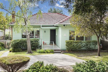 Hillside House - Getaway Accommodation 0