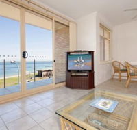 2 Bedroom Apartment Little Hut Unit 3 20 Kurrawa Close - Getaway Accommodation