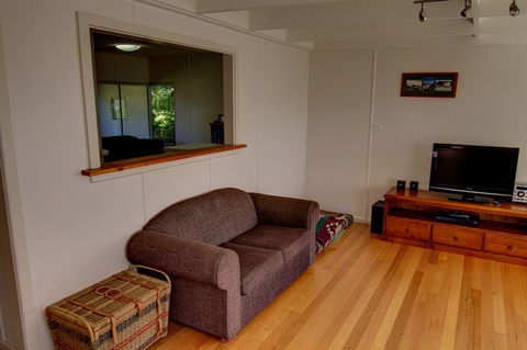 Henny's Of Merimbula - Getaway Accommodation 4