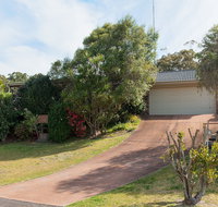 Wildflowers at Fingal Bay - Getaway Accommodation