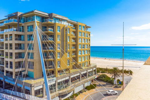 Seaview Penthouse - Getaway Accommodation 6
