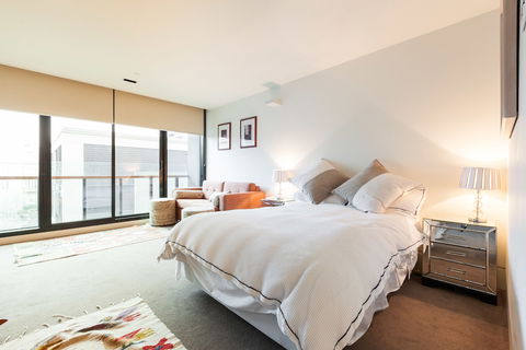 CELESTE, 1BDR East Melbourne Apartment - Getaway Accommodation 1