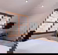 VERA 1BDR South Melbourne Apartment - Getaway Accommodation