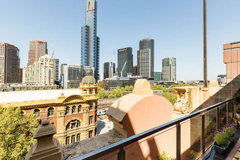 BELLE, 2BDR Melbourne Apartment - Getaway Accommodation 1