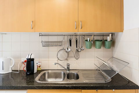 NAOMI, 2BDR South Melbourne Apartment - Getaway Accommodation 2