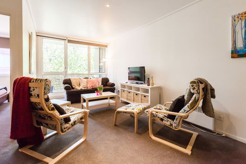 NAOMI, 2BDR South Melbourne Apartment - Getaway Accommodation 5