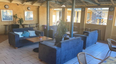 Horse And Jockey Hotel Motel - Getaway Accommodation 0