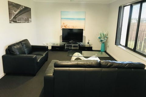 Hervey Bay Holiday Home - Getaway Accommodation 6