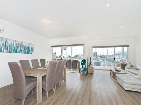 Seas The Day - Getaway Accommodation 2