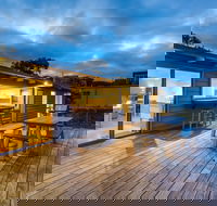 Banksia Back Beach House - Getaway Accommodation