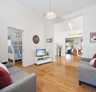 Fingal Beach Shack - Getaway Accommodation