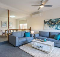 Parkview Villa 2 Luxury 3 Bedroom Home - Getaway Accommodation