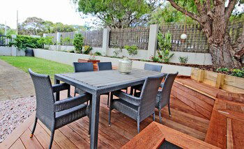 Stones Throw - Getaway Accommodation 0