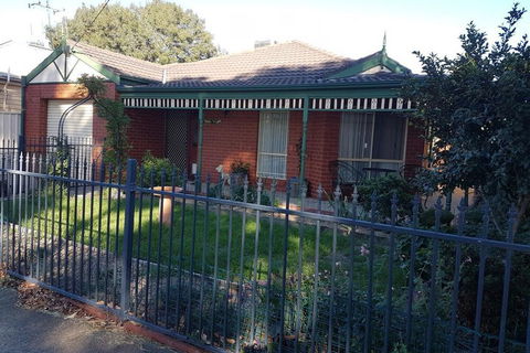 Cobram Cottage - Getaway Accommodation 1