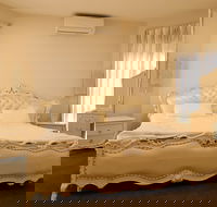 Signature Townhouse in Doncaster - Getaway Accommodation