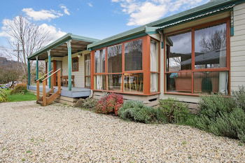 R & R In Bright - Short Walk To Town - Getaway Accommodation 0