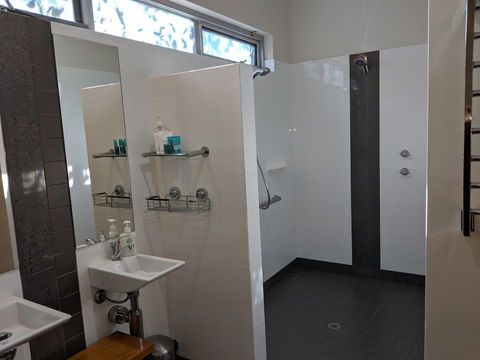 Hanover Bay Apartments - Getaway Accommodation 5