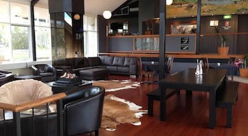 Horizons 216 - Lake Jindabyne Waterfront - Getaway Accommodation 0