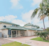 Occy's at Fingal Bay - Getaway Accommodation