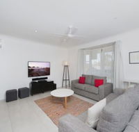 Ronald Avenue 101 Sea Behind The Trees - Getaway Accommodation