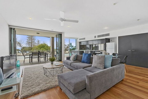 KINGSCLIFF NOR NOR EAST 101 On MARINE PARADE - Getaway Accommodation 2