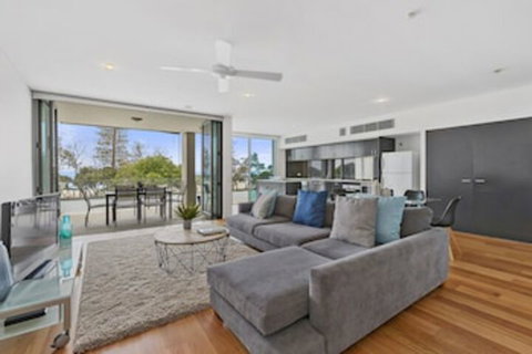 KINGSCLIFF NOR NOR EAST 101 On MARINE PARADE - Getaway Accommodation 0