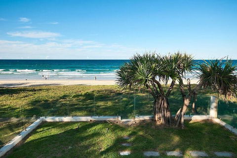 Hedges Avenue Beach House - Getaway Accommodation 4