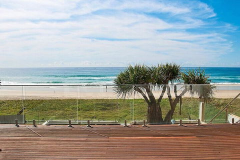 Hedges Avenue Beach House - Getaway Accommodation 3