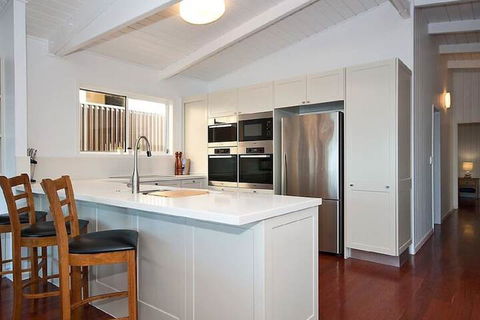 Hedges Avenue Beach House - Getaway Accommodation 6