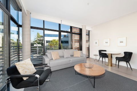Uber Chic Newtown Designer Pad H392 - Getaway Accommodation 0