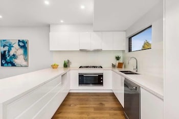 Glen Manor 1 - Getaway Accommodation 0