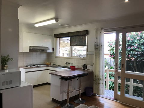 The Glen Family House - Getaway Accommodation 1