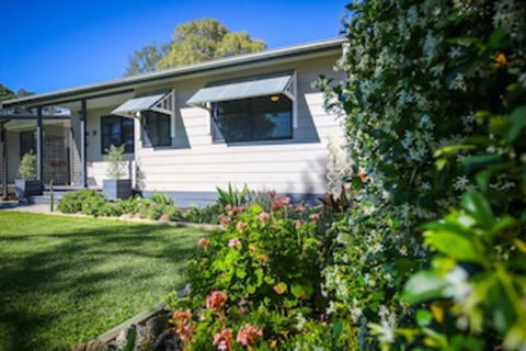 Dell Lee Cottage - Getaway Accommodation 0
