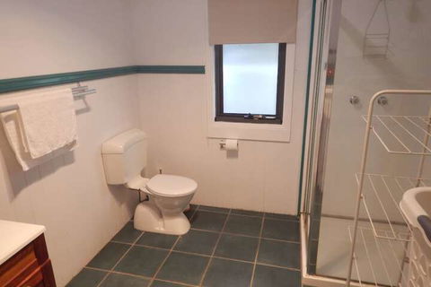 Charming, Private 3-Bedroom Cottage By The Bay - Getaway Accommodation 1