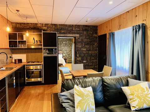 Emerald Star Cottages - Getaway Accommodation 5