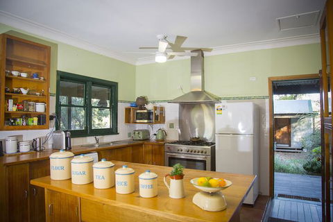 Red Tractor Retreat - Getaway Accommodation 3