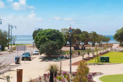 Dunsborough Deluxe Villa Retreat - Getaway Accommodation 1